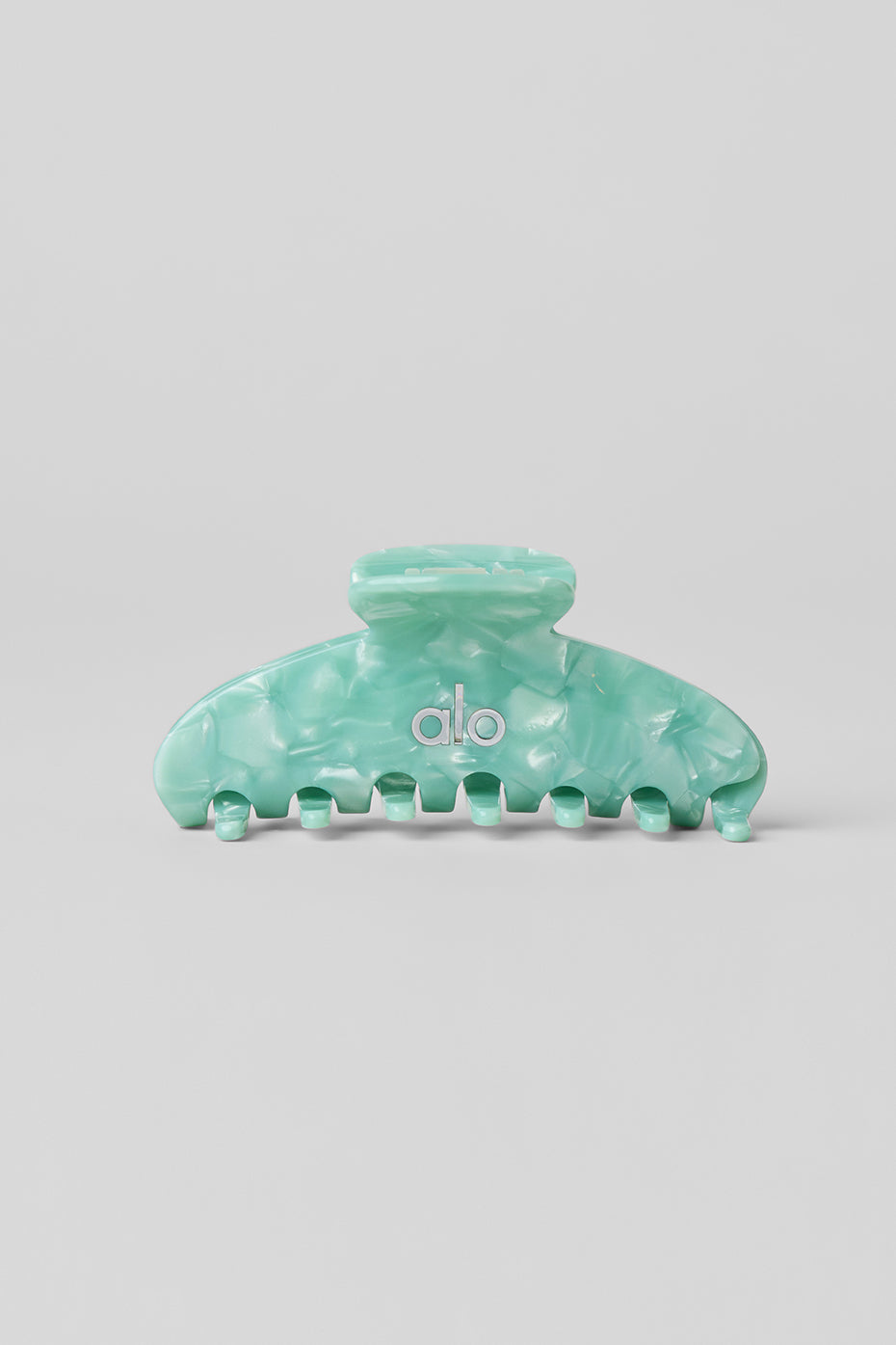 Flat claw clip in a stylish hairstyle for everyday use.