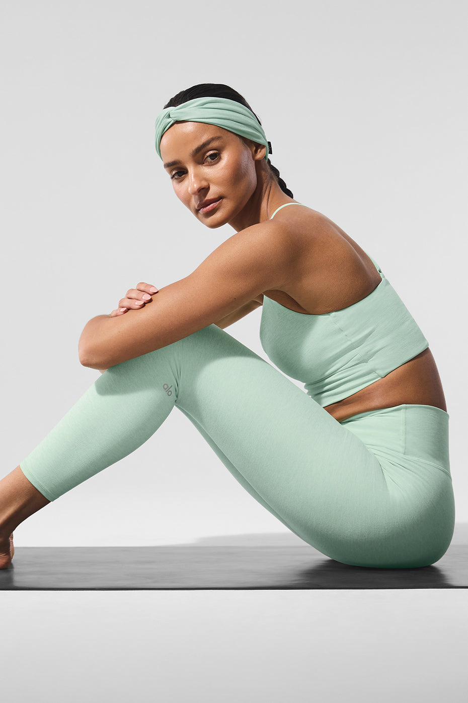 Close-up of the secure elastic band on the Alosoft headband in spearmint color