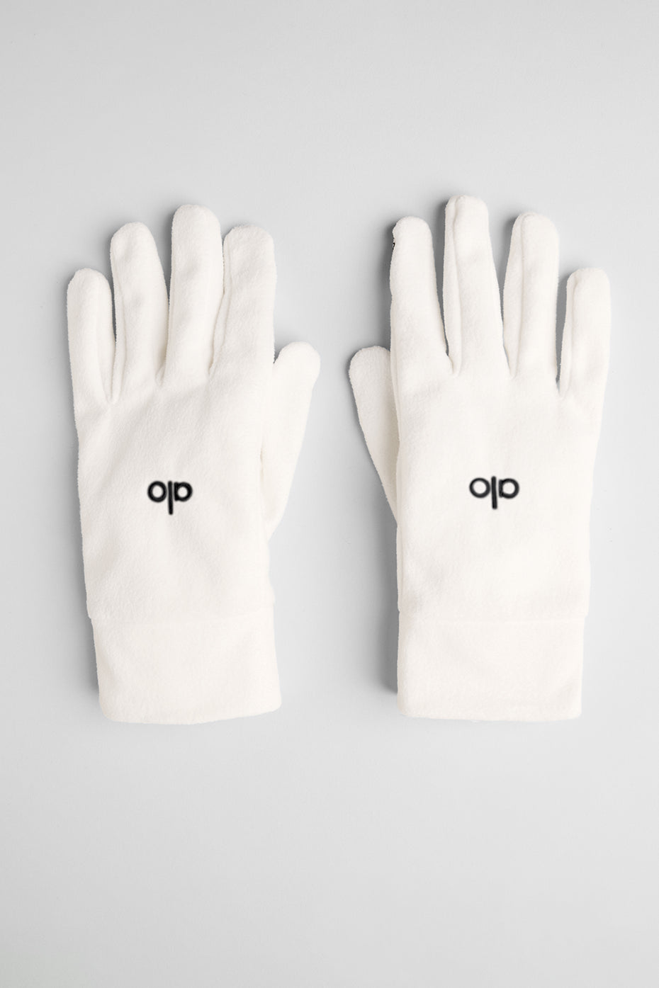 Fleece gloves womens style displayed on a snowy background.