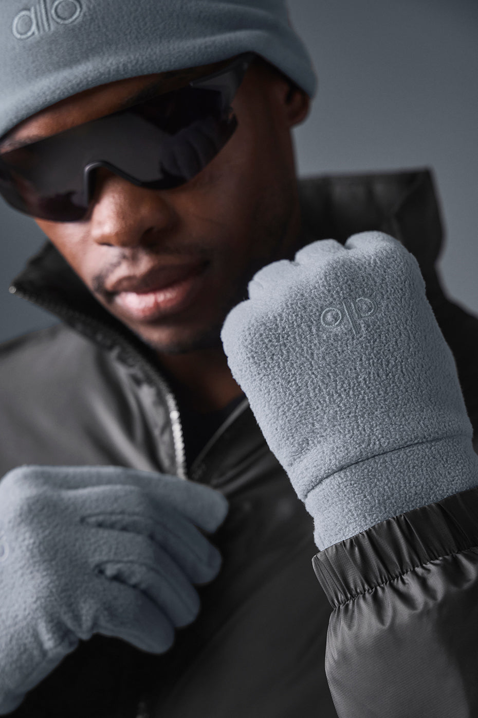 Warm fleece gloves for cold weather outdoor work
