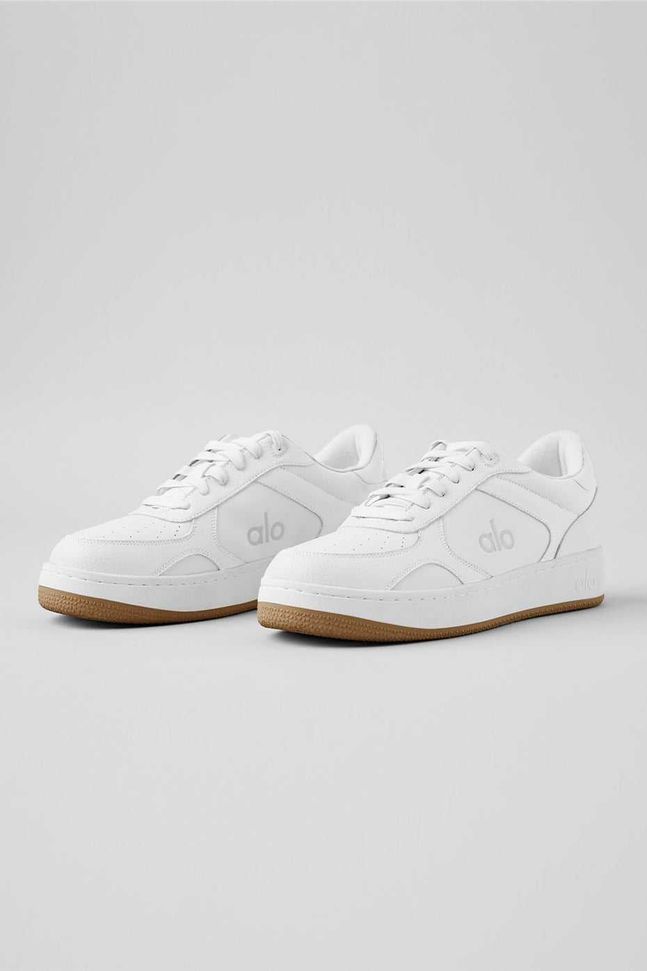 Close-up of the high-rebound foam insole in vegan leather sneakers.