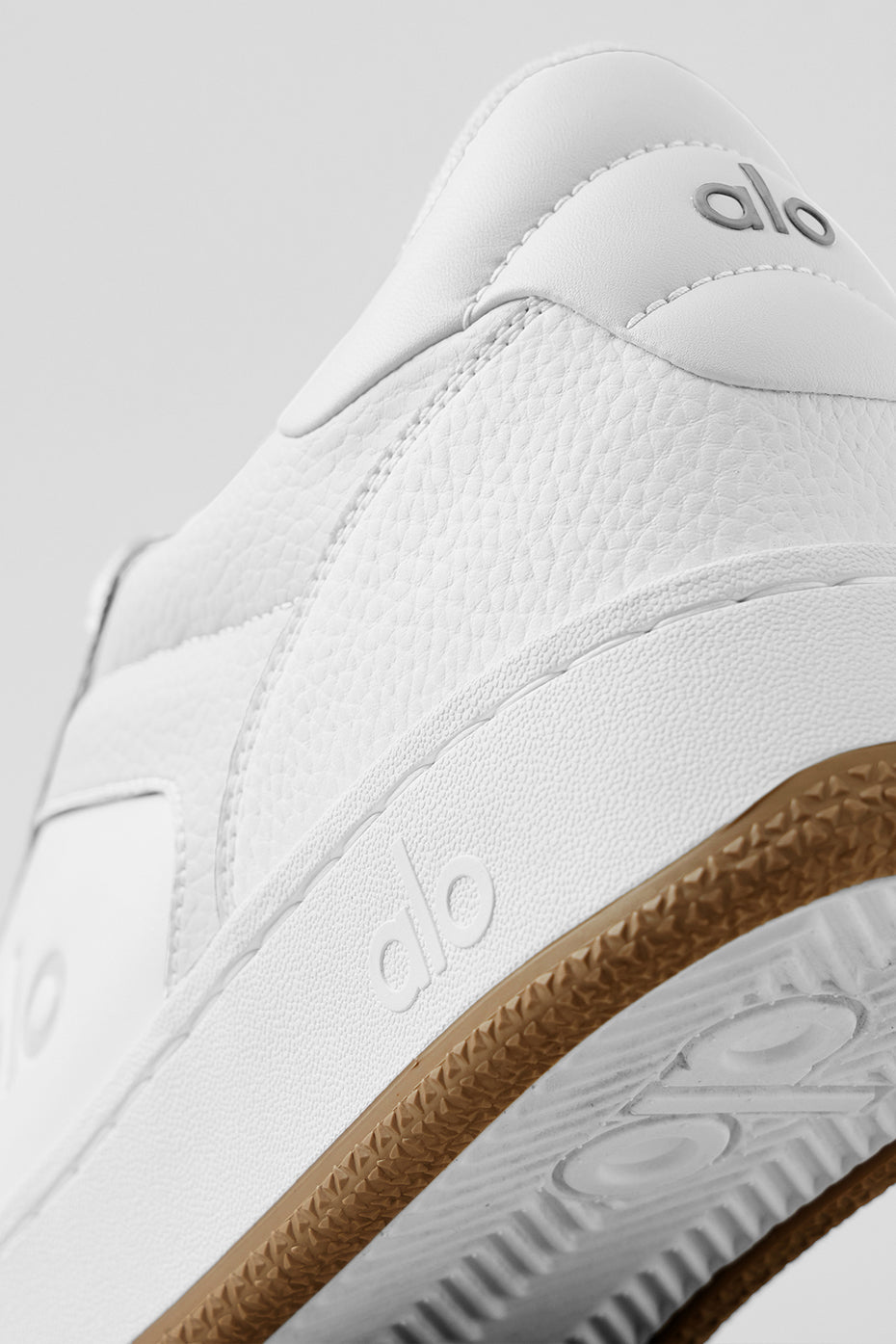 Close-up of the high-rebound foam insole in vegan leather sneakers.