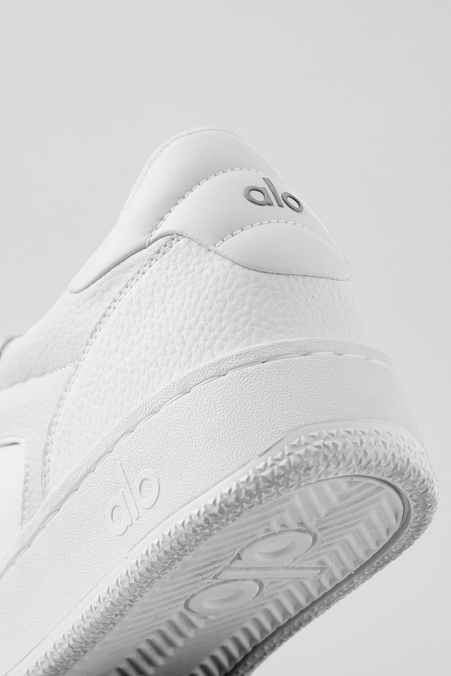 Close-up of the high-rebound foam insole of the vegan sneakers for all-day comfort
