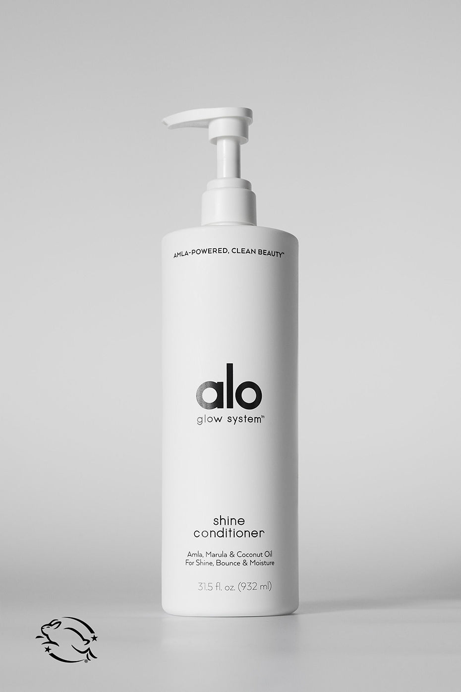 Radiant Shine Conditioner bottle showcasing its grapefruit scent and clean formula.
