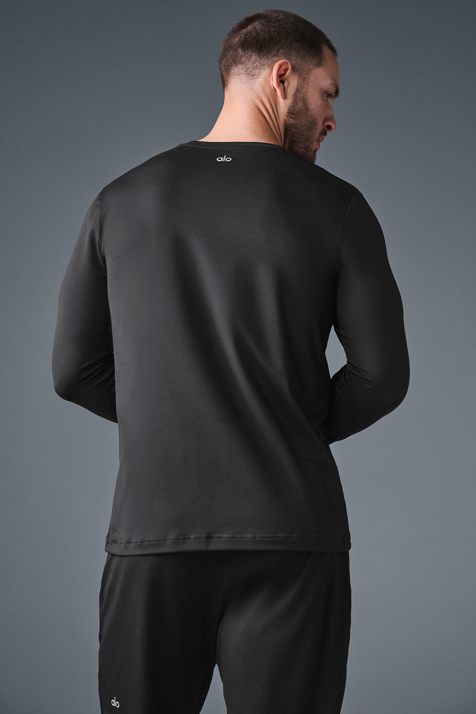 Casual look featuring the crewneck sweatshirt styled with jeans.
