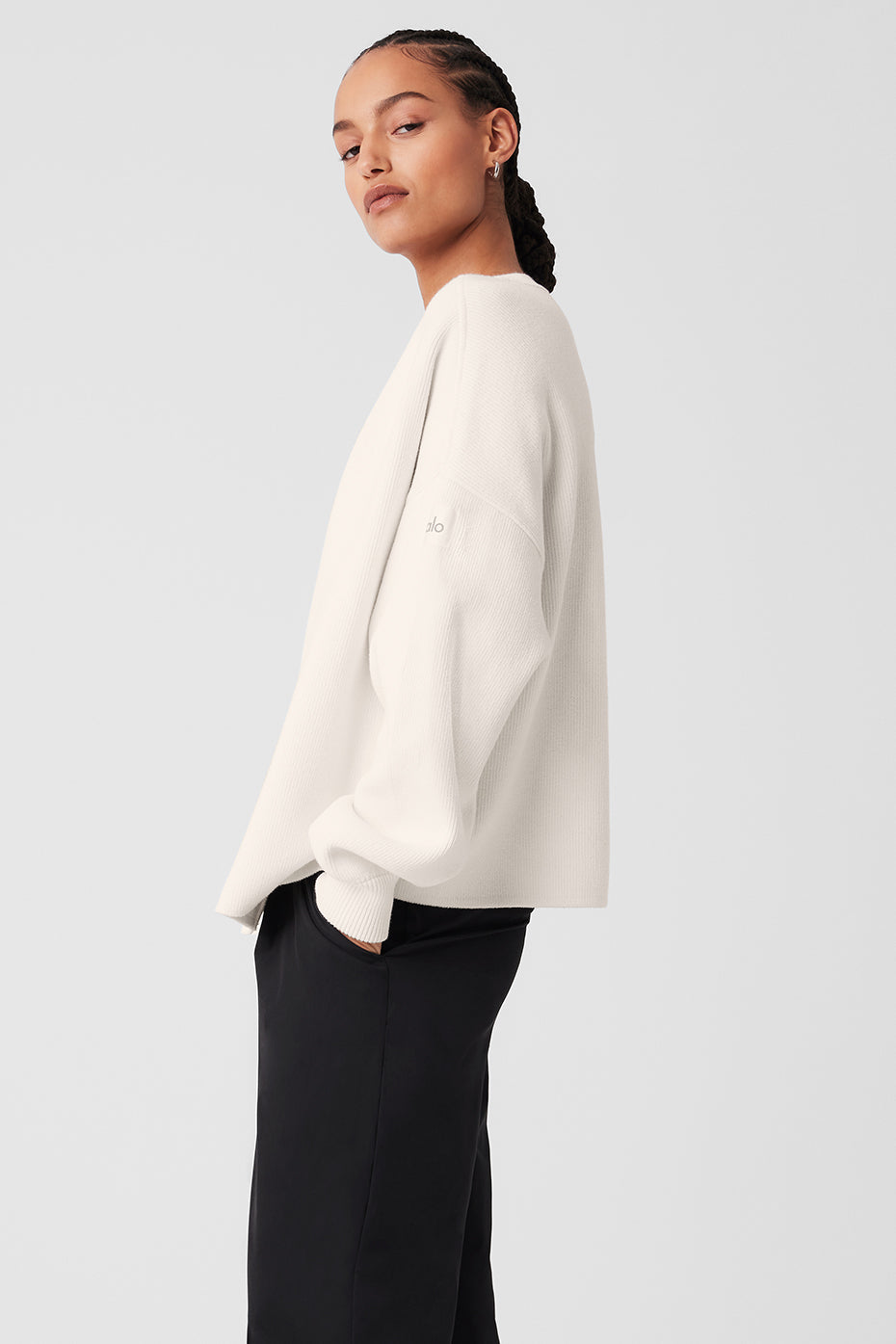 Casual outfit featuring the oversized knitwear with jeans and boots