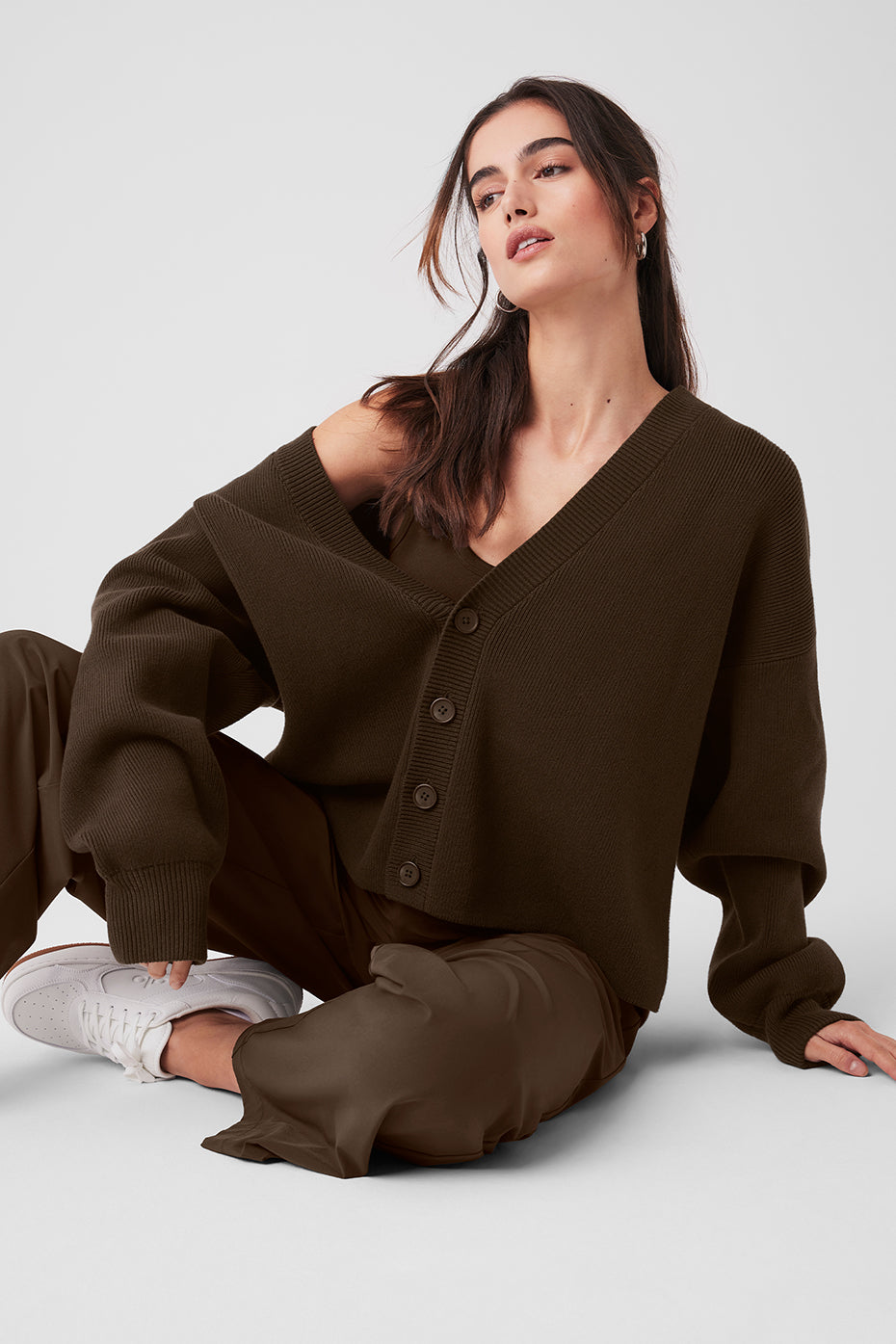Fashionable cashmere cardigan paired with trousers and heeled boots.