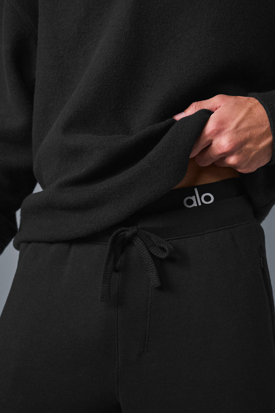 Front view of the Triumph oversized crewneck sweatshirt in black.