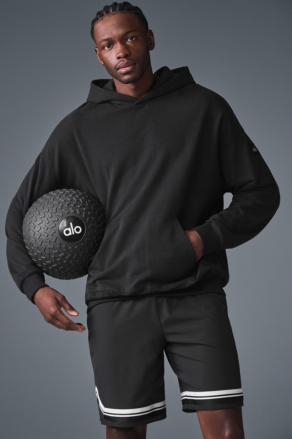 Front view of the parke comfort hoodie in classic black, showcasing its stylish design.