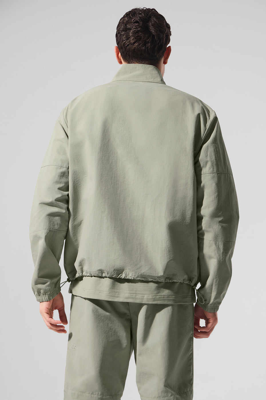 Back view of the retro-inspired pullover, featuring the adjustable bungee hem.