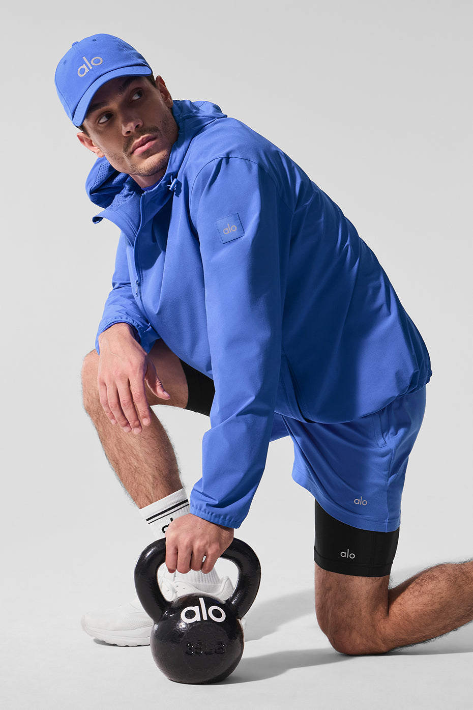 Front view of the waterproof running jacket in Marathon Blue, ideal for running.