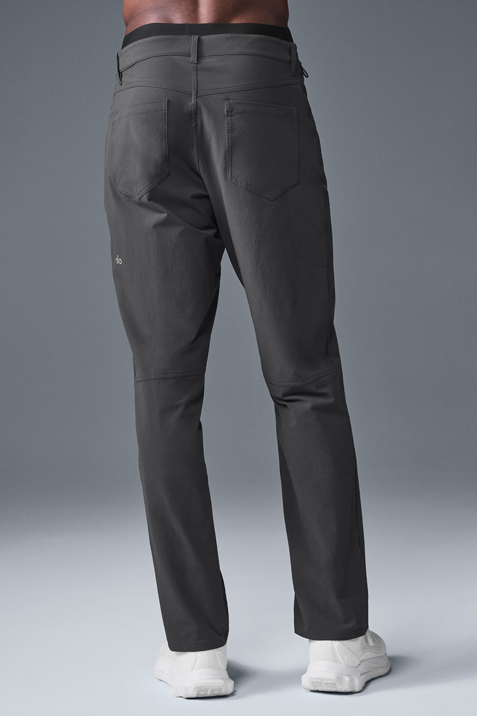Mens joggers cargo in anthracite, perfect for outdoor activities.