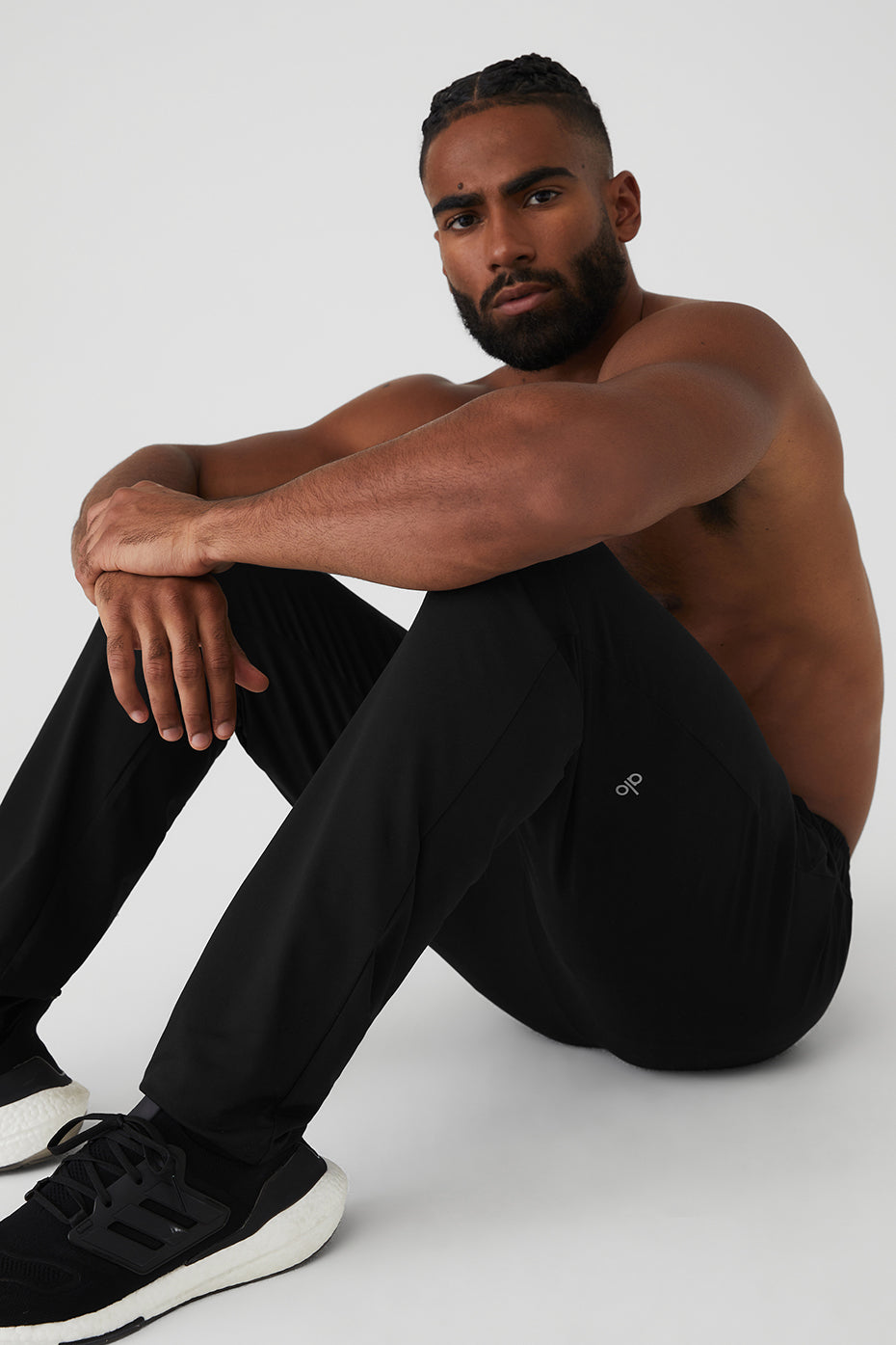 Model wearing Conquer Pulse performance pants during a workout session