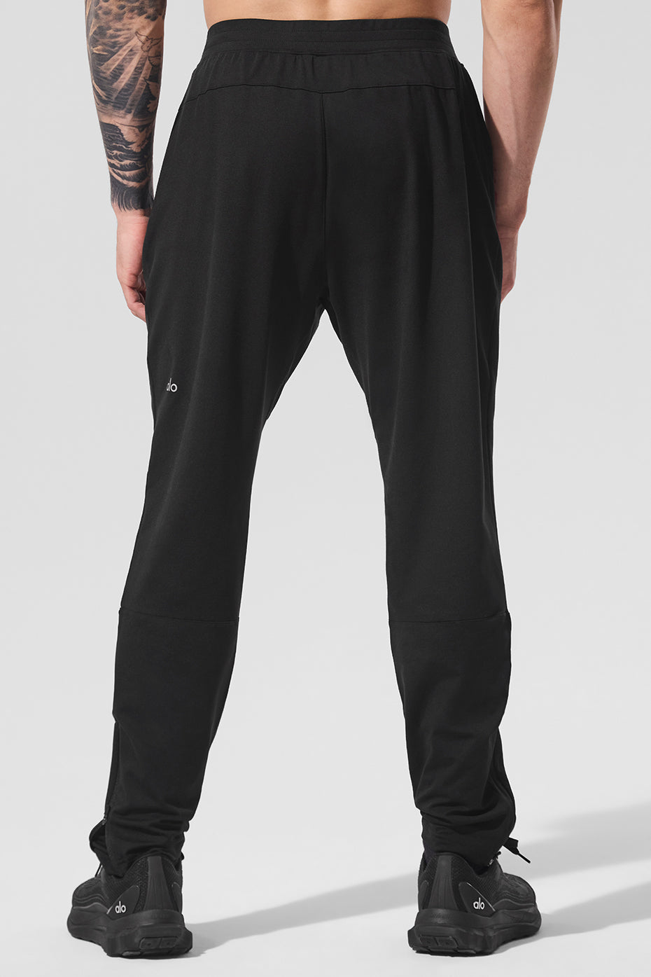 Side view of Conquer React Performance Pants, ideal for high-intensity workouts.