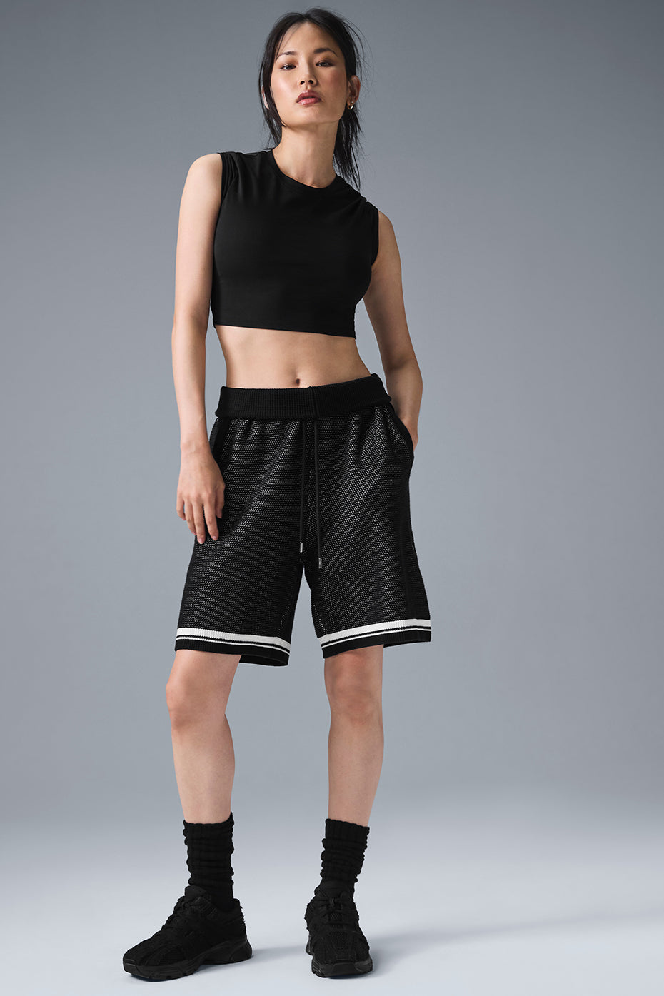 Side view of 7-inch basketball shorts, highlighting the relaxed fit and pockets.