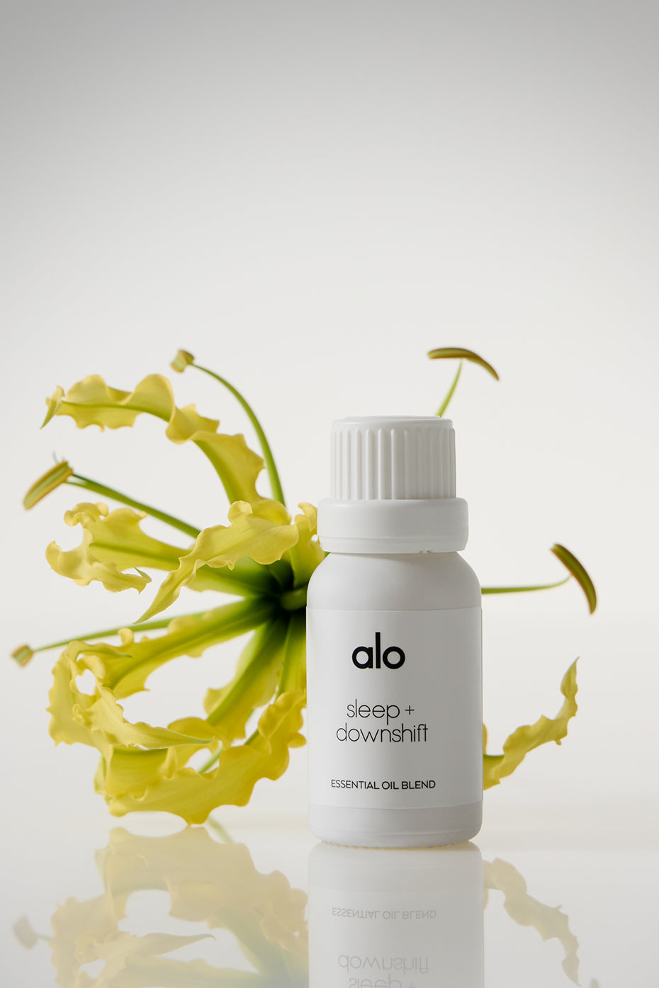 Aromatherapy diffuser releasing Sleep & Downshift essential oils in a cozy bedroom setting