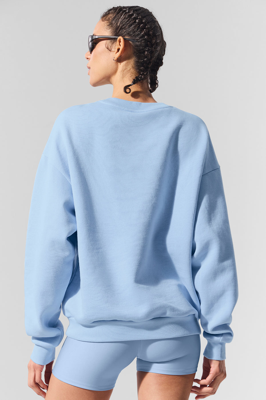 Front view of the Accolade fleece-lined crew neck pullover in seashell blue.