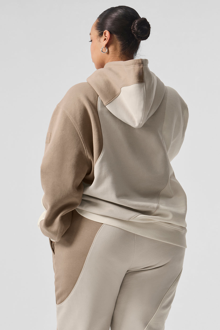 Model wearing the oversized zip up hoodie paired with matching sweatpants for a stylish look.