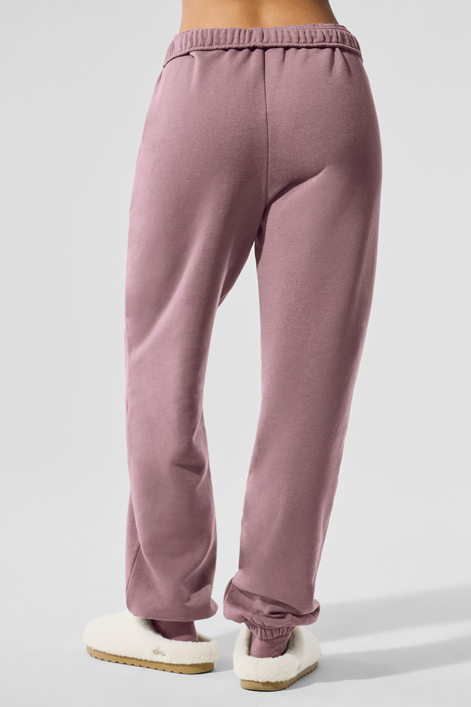 Close-up of the elastic waistband on our baggy sweatpants.