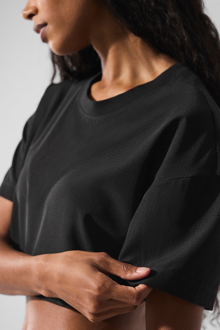 Back detail of black cropped tee layered for city summer outings