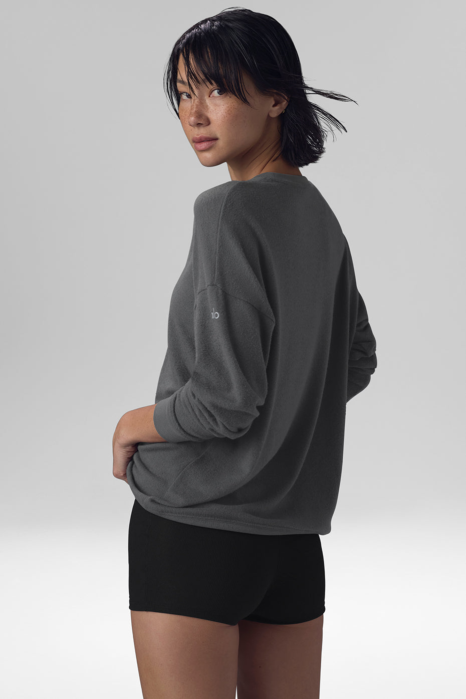 Close-up of the fabric texture of the Soho Pullover in anthracite