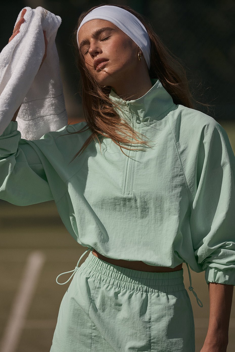 Front view of the spearmint quarter zip pullover with leggings.
