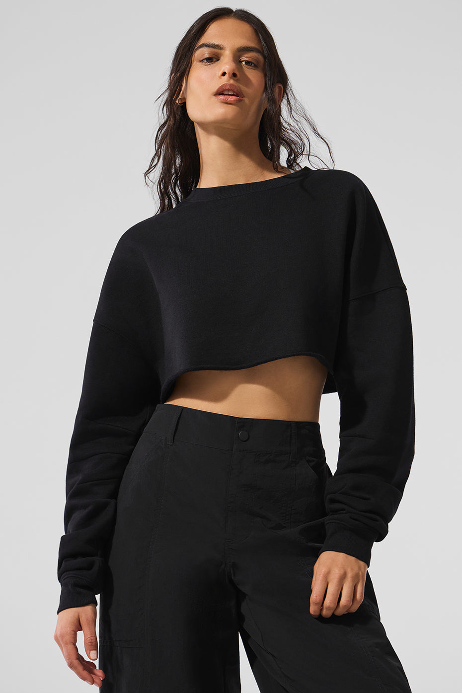 Chic Extreme Cropped Pullover displayed in an outdoor setting, paired with jeans.