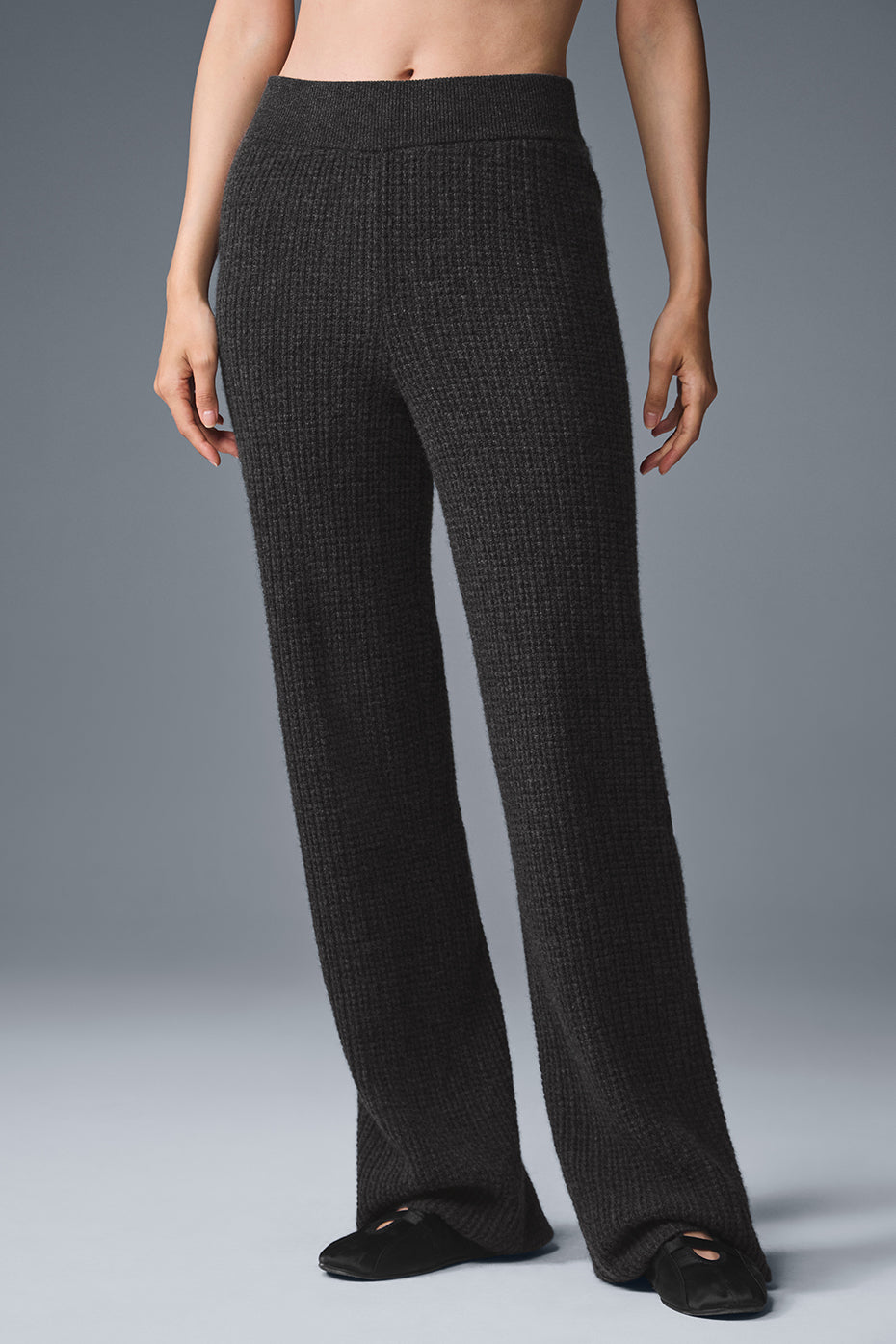 Wide-leg cashmere pants with high waist in dark heather grey, ideal for lounging.