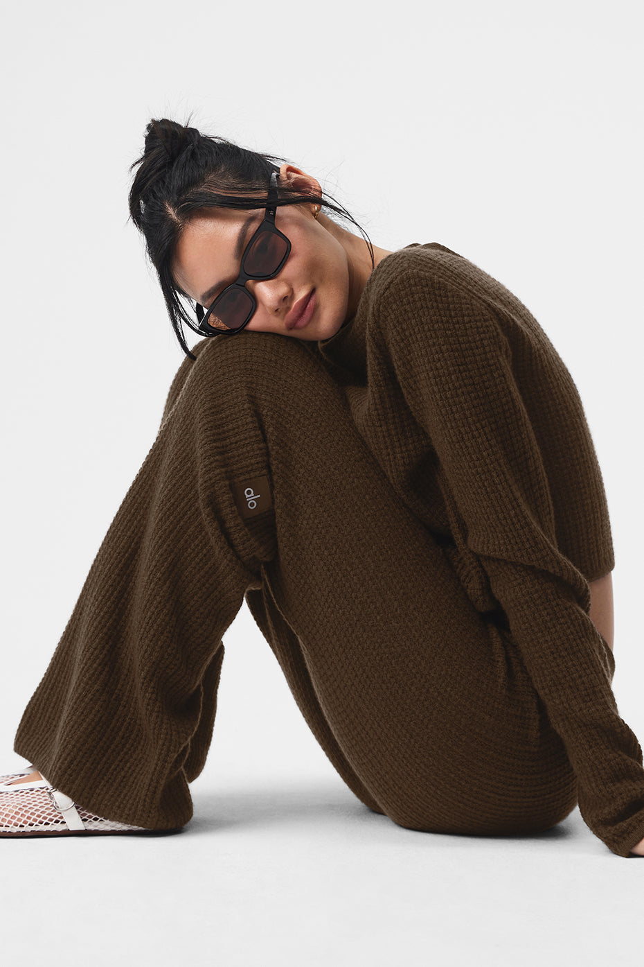 Full-length view of cashmere pants women’s fit in espresso color with ribbed waist