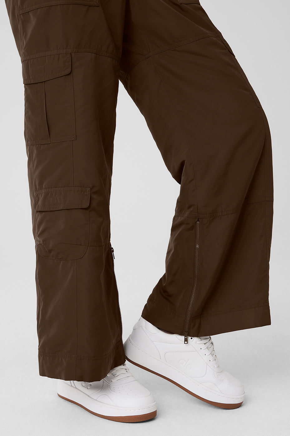 Front view of women’s high-waist ski pants with cargo pockets in espresso, perfect for cold weather adventures