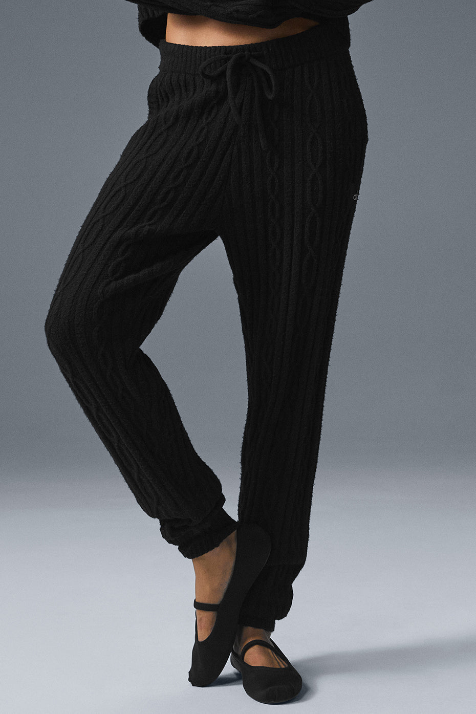 Model wearing winter pants with a comfortable relaxed fit, perfect for winter outdoor activities