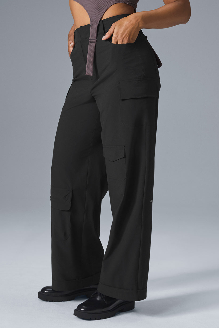 Front view of black cargo pants, ideal for urban outings.