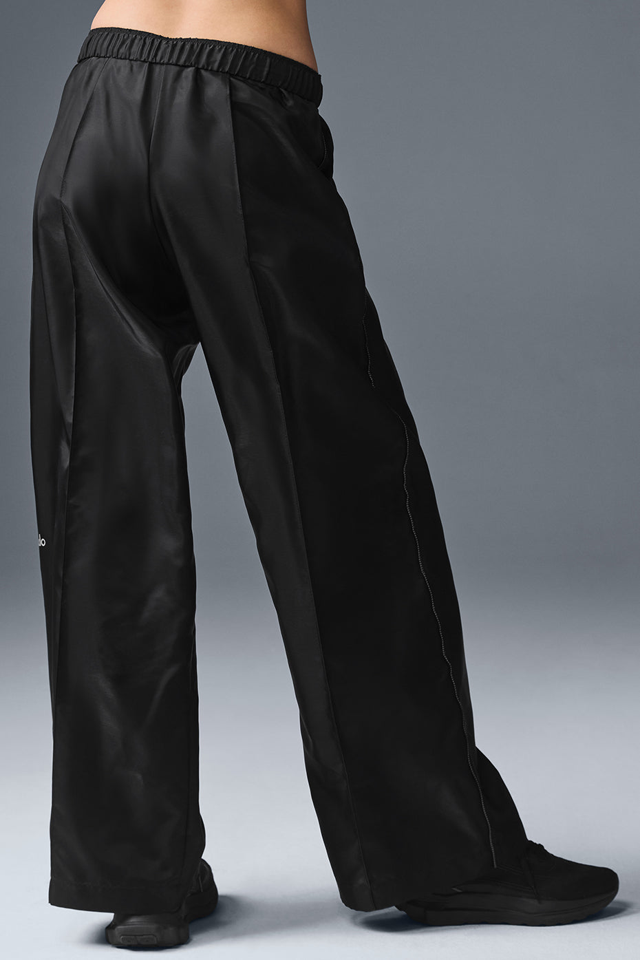 Model pairing black wide leg linen pants with a cropped top for a trendy look