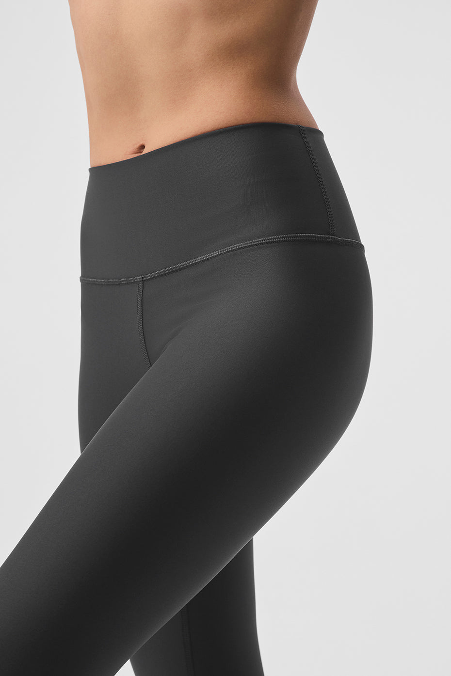 Front view of sculpting high-waist airlift leggings in anthracite.