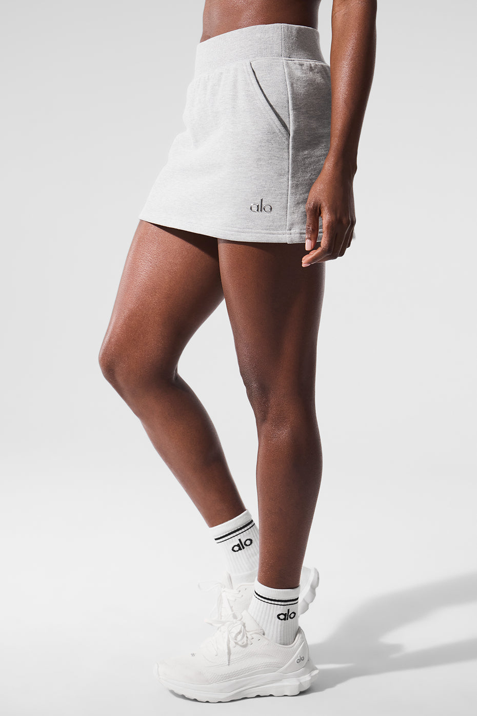 Close-up of the elastic waistband on the Athleta athletic skirt.