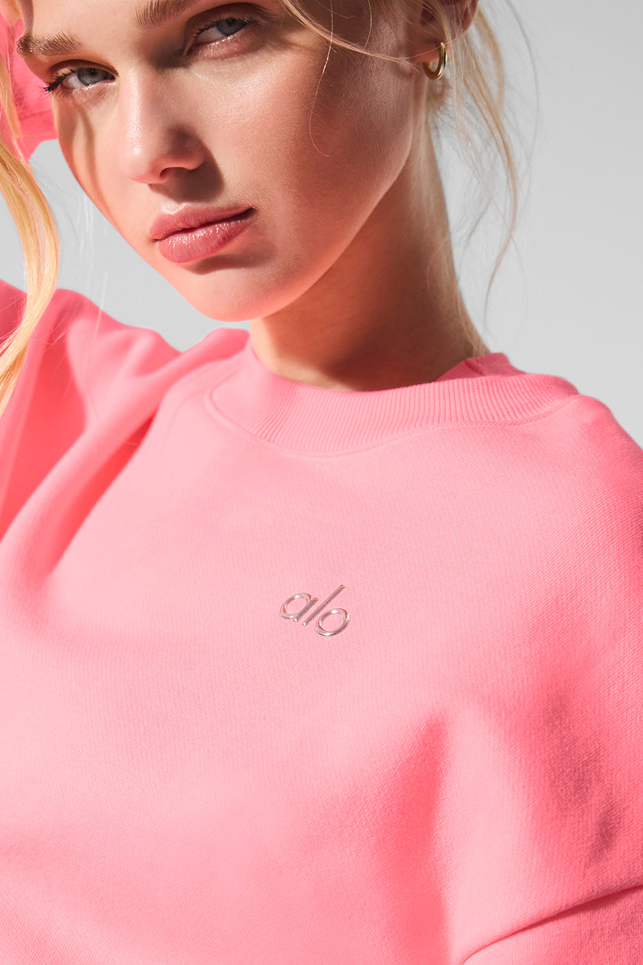 Model wearing the black crew neck pullover with jeans, ideal for casual outings.