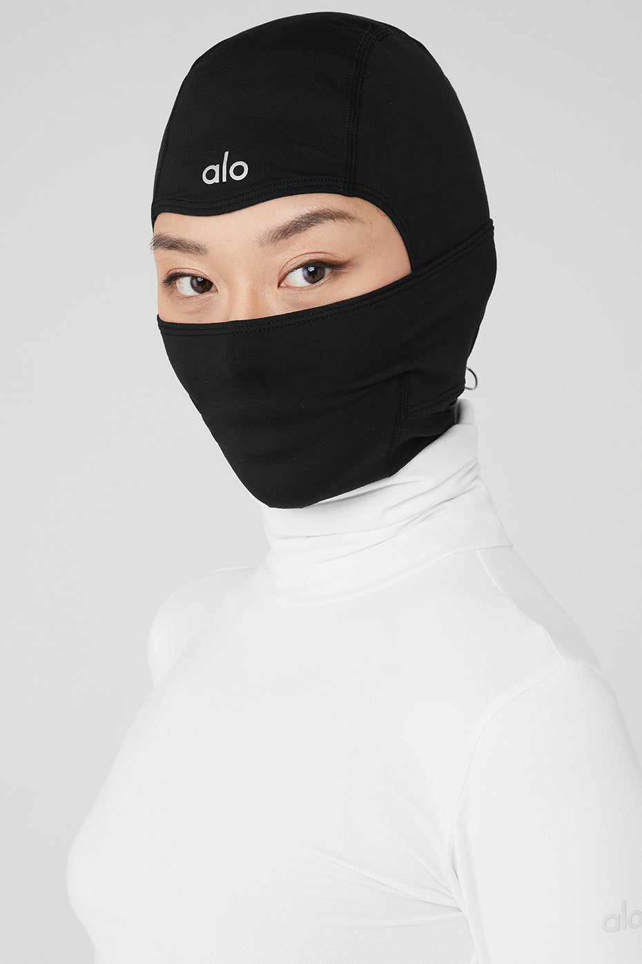 Athlete wearing the black balaclava during a winter run.