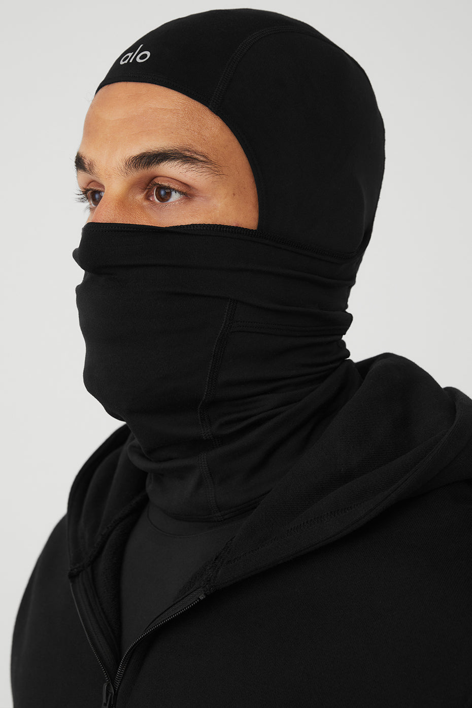 Athlete wearing the black balaclava during a winter run.